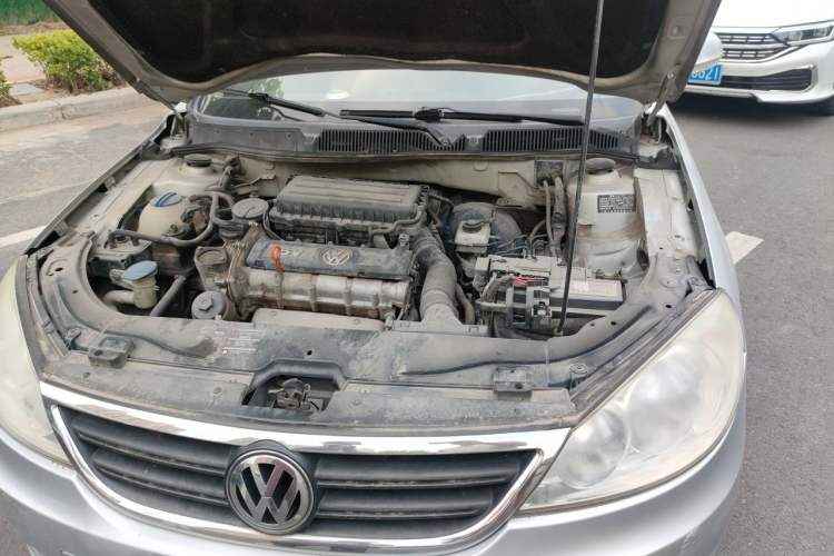 Used Volkswagen Lavida 2011 1.6L Automatic PinYou Edition Engine Bay
