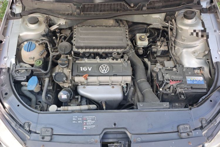 Used Volkswagen Lavida 2011 1.6L Manual - Premium Edition Engine Bay