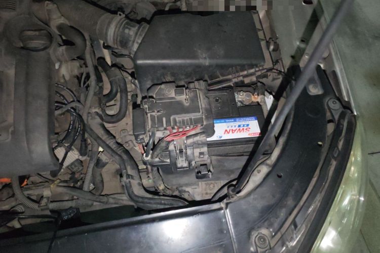 Used Volkswagen Lavida 2011 2.0L Automatic Premium Edition Engine Bay Left