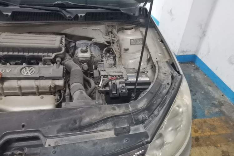 Used Volkswagen Lavida 2011 1.6L Automatic Premium Edition Engine Bay Left