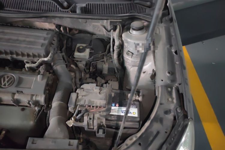 Used Volkswagen Lavida 2011 1.6L Automatic Premium Edition Engine Bay Left