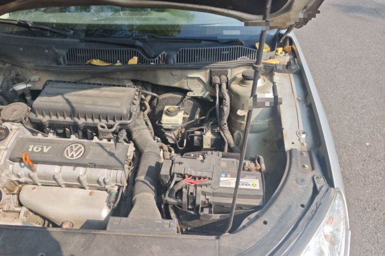 Used Volkswagen Lavida 2011 1.6L Automatic Premium Edition Engine Bay Left