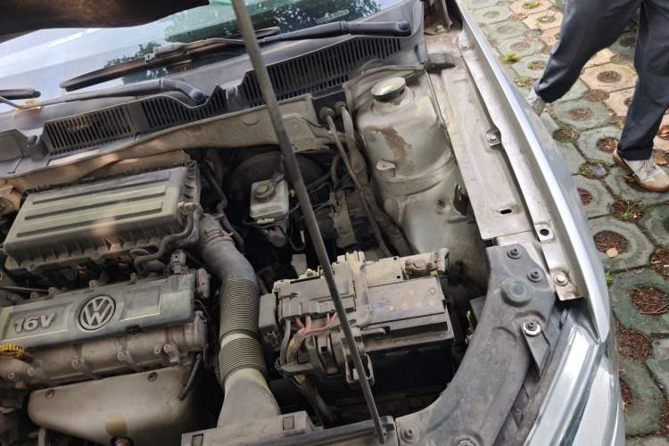 Used Volkswagen Lavida 2011 1.6L Manual Joy Version Engine Bay Left