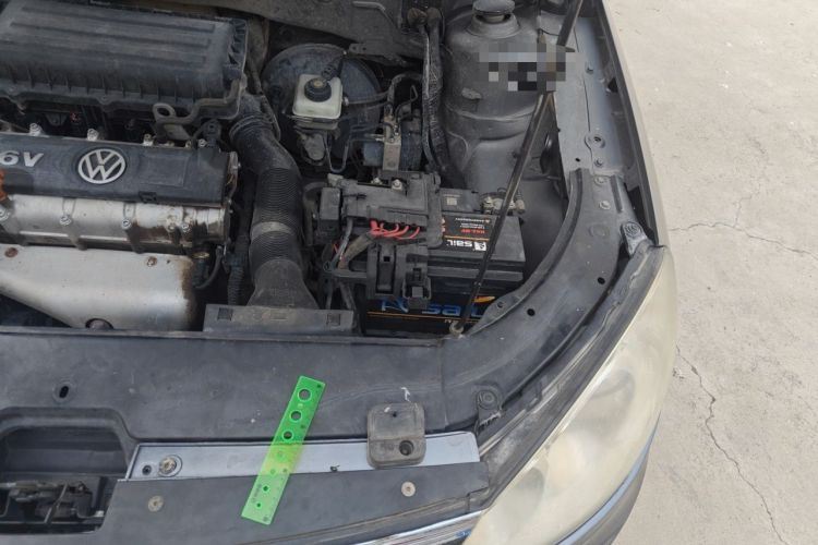 Used Volkswagen Lavida 2011 1.6L Manual - Premium Edition Engine Bay Left