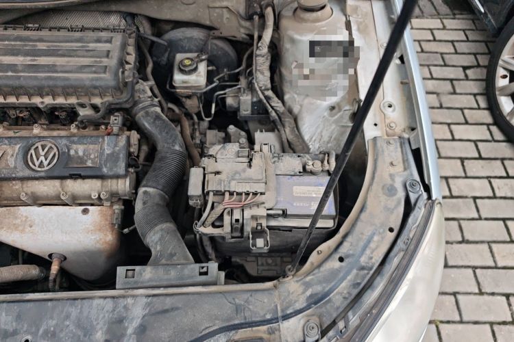 Used Volkswagen Lavida 2011 1.6L Automatic PinYou Edition Engine Bay Left