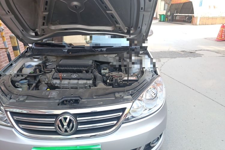 Used Volkswagen Lavida 2011 1.6L Automatic Premium Edition Engine Bay Left