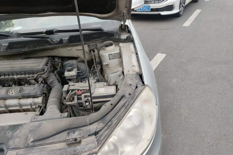 Used Volkswagen Lavida 2011 1.6L Automatic PinYou Edition Engine Bay Left