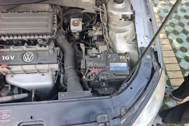 Used Volkswagen Lavida 2011 1.6L Manual - Premium Edition Engine Bay Left