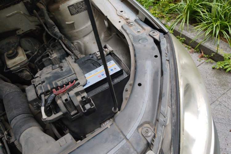 Used Volkswagen Lavida 2011 1.6L Automatic Premium Edition Engine Bay Left