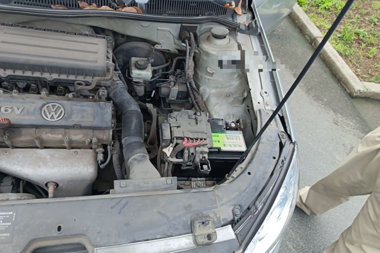 Used Volkswagen Lavida 2011 1.6L Manual Joy Version Engine Bay Left