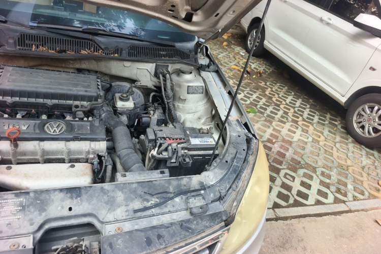 Used Volkswagen Lavida 2011 1.6L Automatic PinYou Edition Engine Bay Left