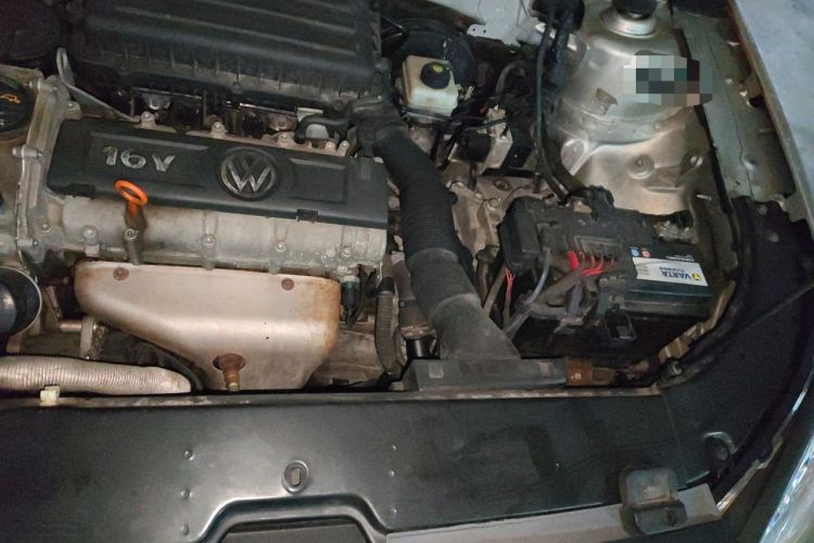 Used Volkswagen Lavida 2011 1.6L Automatic Premium Edition Engine Bay Left