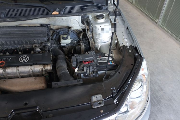 Used Volkswagen Lavida 2011 1.6L Automatic Premium Edition Engine Bay Left
