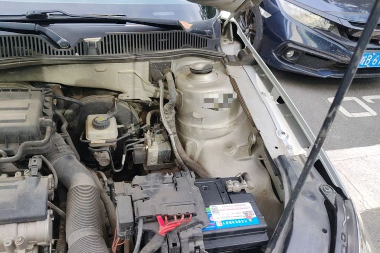 Used Volkswagen Lavida 2011 1.6L Automatic Premium Edition Engine Bay Left