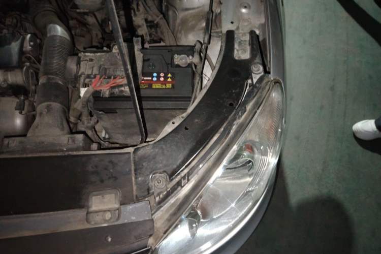 Used Volkswagen Lavida 2011 1.6L Automatic Pinxuan Edition Engine Bay Left