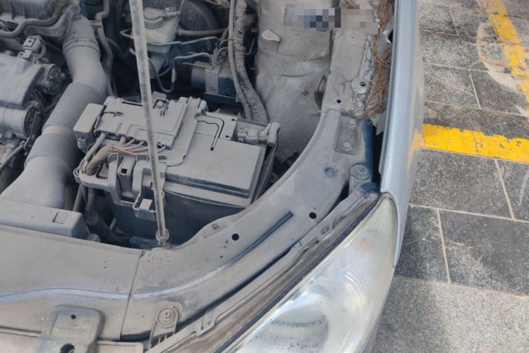 Used Volkswagen Lavida 2011 1.6L Manual Joy Version Engine Bay Left