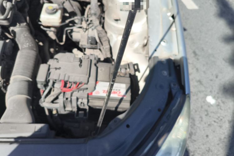 Used Volkswagen Lavida 2011 1.6L Automatic Premium Edition Engine Bay Left