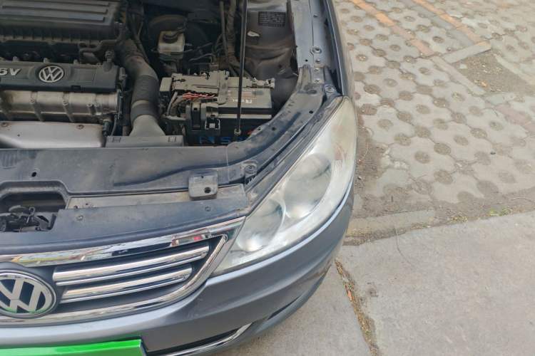 Used Volkswagen Lavida 2011 1.6L Automatic Premium Edition Engine Bay Left