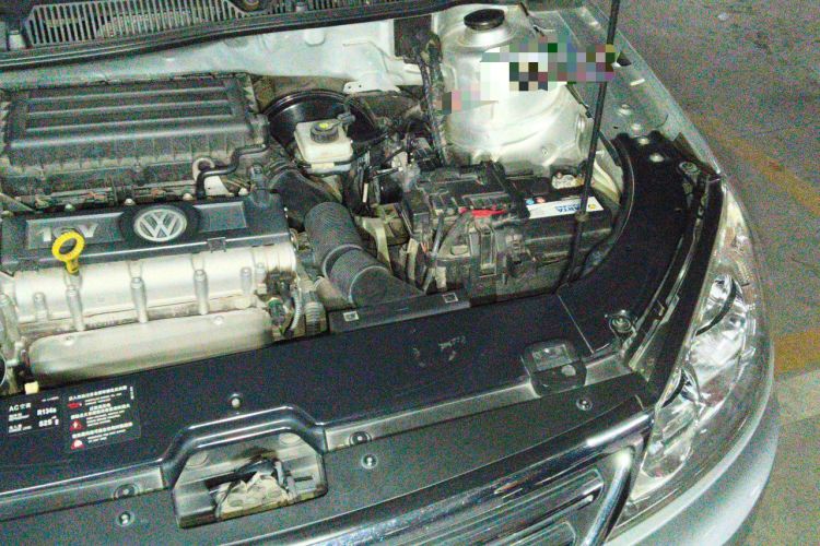 Used Volkswagen Lavida 2011 1.6L Manual - Premium Edition Engine Bay Left