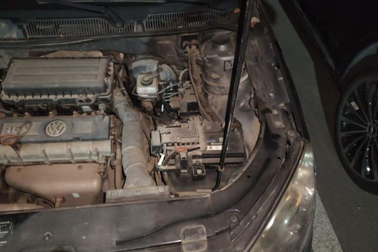 Used Volkswagen Lavida 2011 1.6L Automatic Premium Edition Engine Bay Left