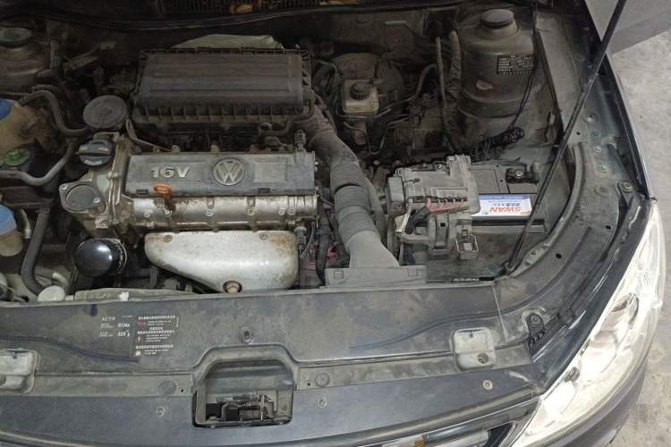 Used Volkswagen Lavida 2011 1.6L Automatic Premium Edition Engine Bay Left