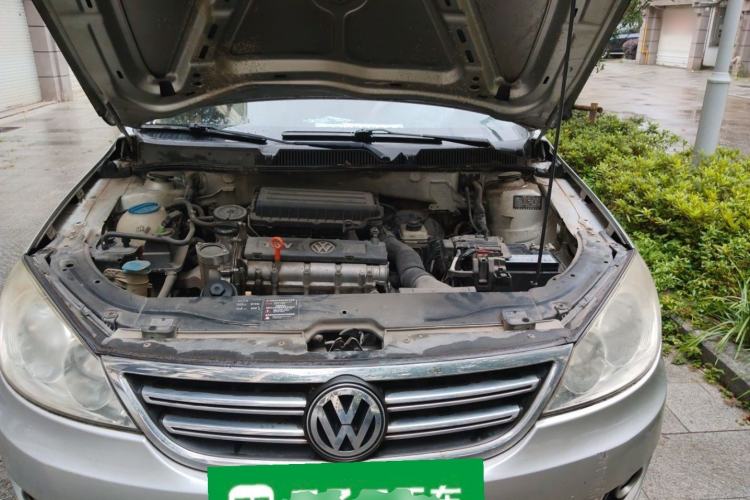 Used Volkswagen Lavida 2011 1.6L Automatic Premium Edition Engine Bay