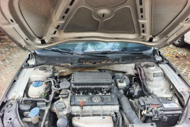 Used Volkswagen Lavida 2011 1.6L Automatic PinYou Edition Engine Bay