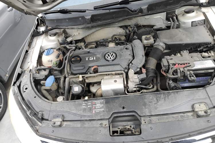 Used Volkswagen Lavida 2011 1.4 TSI DSG Prestige Edition Engine Bay Right