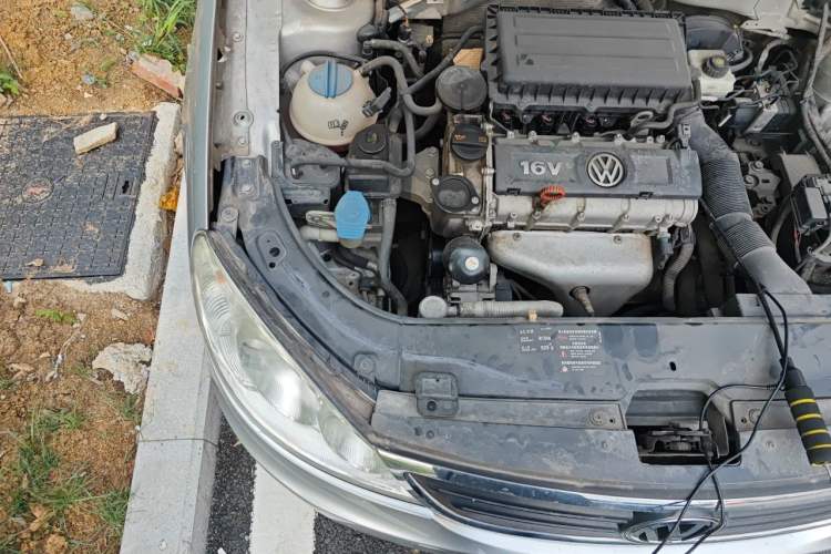Used Volkswagen Lavida 2011 1.6L Manual Joy Version Engine Bay Right