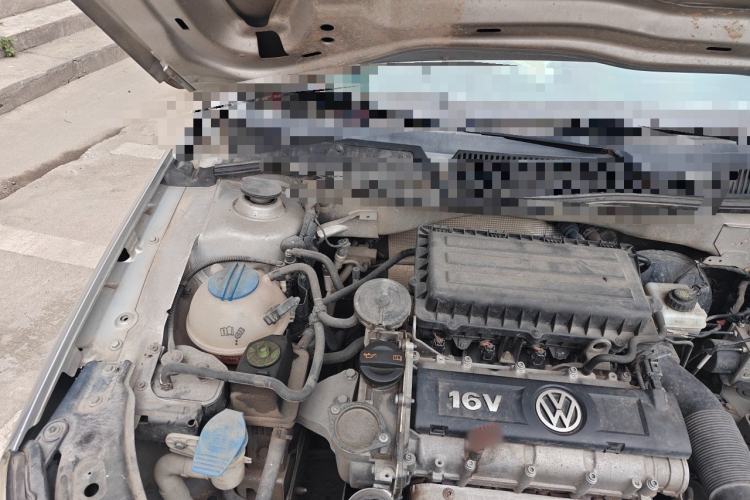 Used Volkswagen Lavida 2011 1.6L Automatic Premium Edition Engine Bay Right
