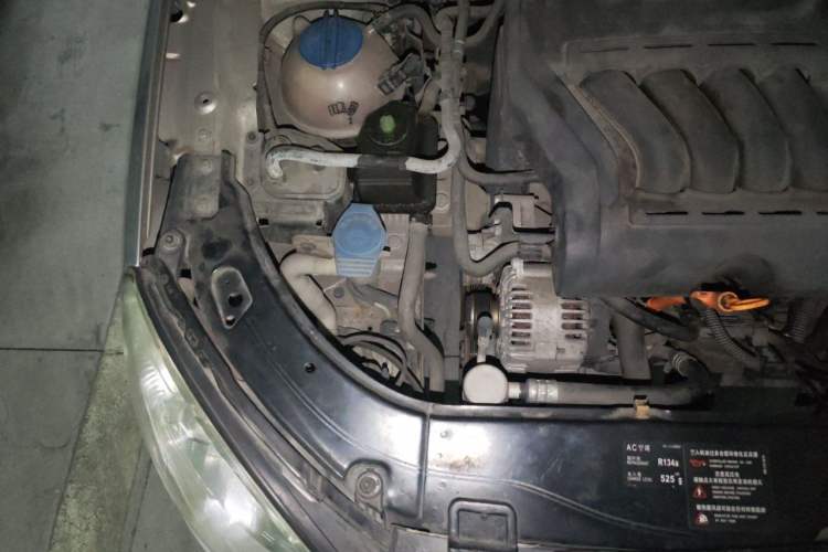 Used Volkswagen Lavida 2011 2.0L Automatic Premium Edition Engine Bay Right
