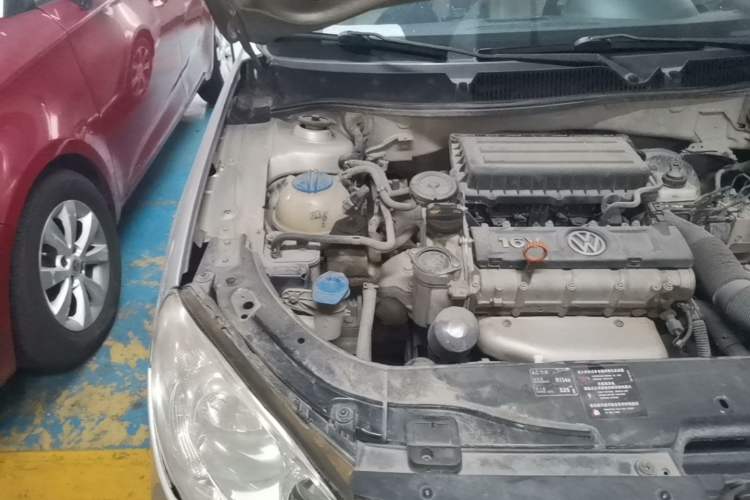 Used Volkswagen Lavida 2011 1.6L Automatic Premium Edition Engine Bay Right