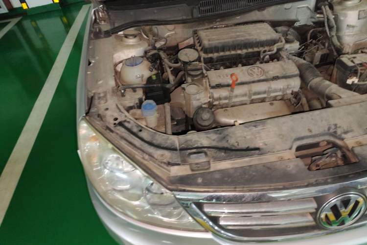 Used Volkswagen Lavida 2011 1.6L Automatic Premium Edition Engine Bay Right