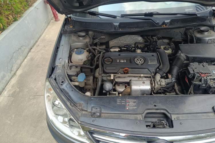 Used Volkswagen Lavida 2011 1.4 TSI DSG Prestige Edition Engine Bay Right