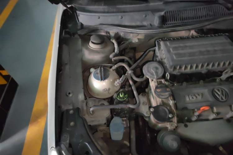 Used Volkswagen Lavida 2011 1.6L Automatic Premium Edition Engine Bay Right
