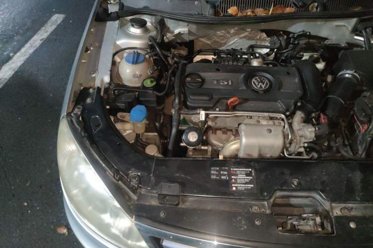 Used Volkswagen Lavida 2011 1.4 TSI DSG Prestige Edition Engine Bay Right