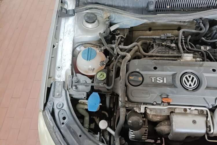 Used Volkswagen Lavida 2011 1.4 TSI DSG Prestige Edition Engine Bay Right
