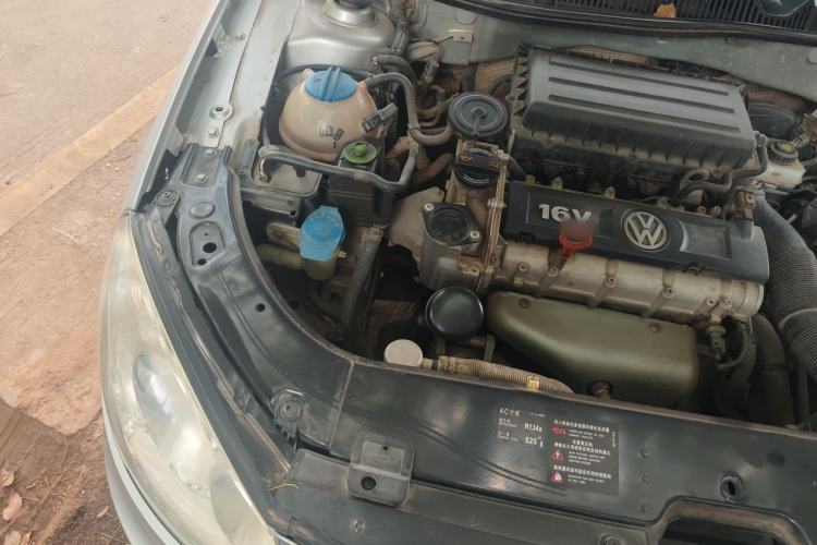 Used Volkswagen Lavida 2011 1.6L Manual - Premium Edition Engine Bay Right