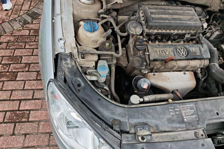 Used Volkswagen Lavida 2011 1.6L Automatic PinYou Edition Engine Bay Right