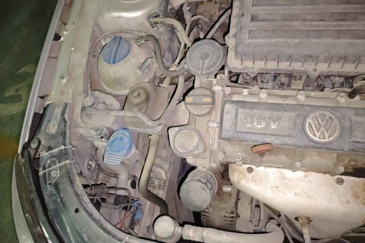 Used Volkswagen Lavida 2011 1.6L Automatic Premium Edition Engine Bay Right