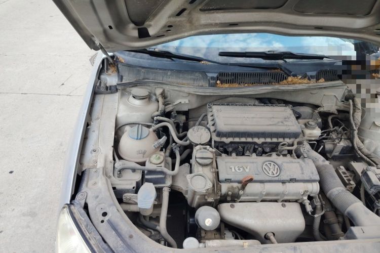 Used Volkswagen Lavida 2011 1.6L Automatic Premium Edition Engine Bay Right