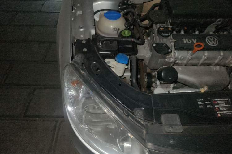 Used Volkswagen Lavida 2011 1.6L Automatic PinYou Edition Engine Bay Right