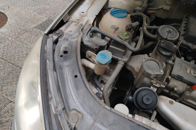Used Volkswagen Lavida 2011 1.6L Automatic Premium Edition Engine Bay Right