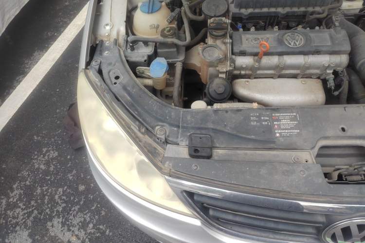 Used Volkswagen Lavida 2011 1.6L Automatic PinYou Edition Engine Bay Right