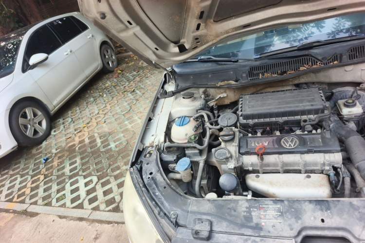 Used Volkswagen Lavida 2011 1.6L Automatic PinYou Edition Engine Bay Right