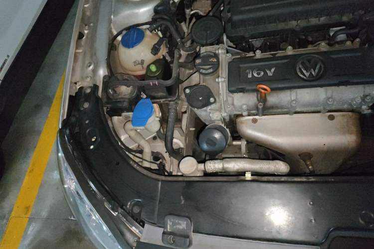 Used Volkswagen Lavida 2011 1.6L Automatic Premium Edition Engine Bay Right