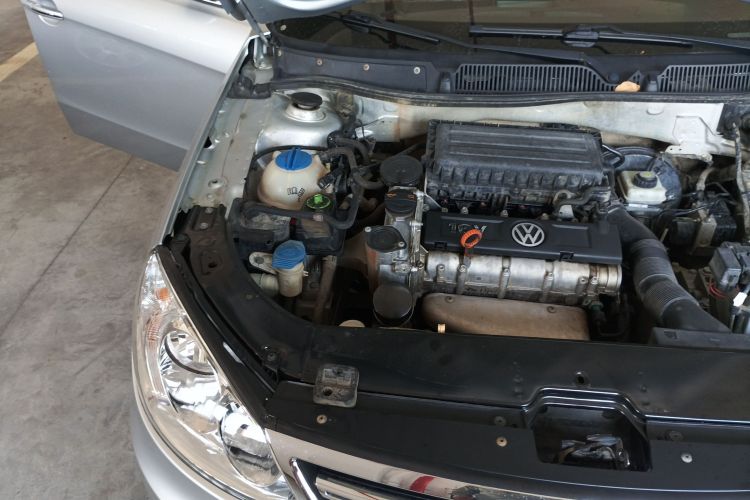 Used Volkswagen Lavida 2011 1.6L Automatic Premium Edition Engine Bay Right