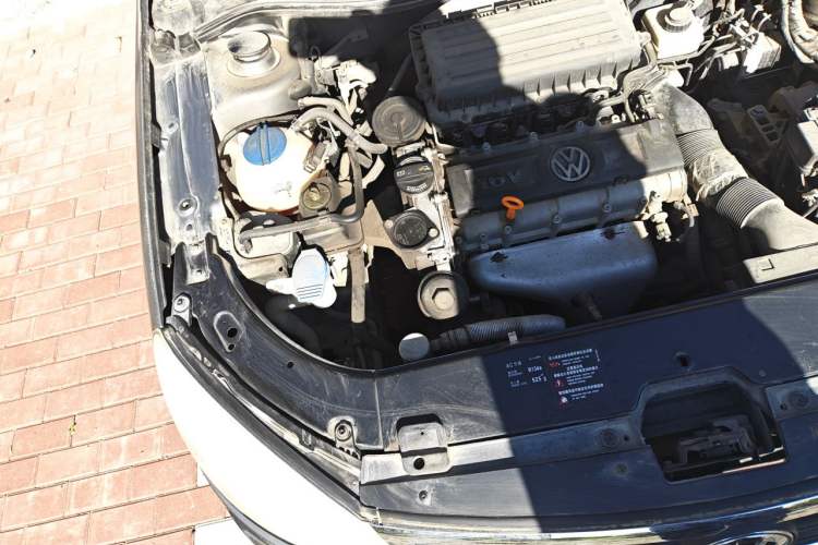 Used Volkswagen Lavida 2011 1.6L Automatic PinYou Edition Engine Bay Right