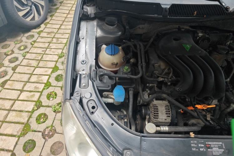 Used Volkswagen Lavida 2011 2.0L Automatic Premium Edition Engine Bay Right