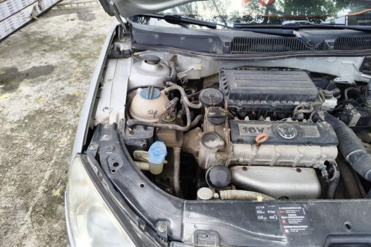 Used Volkswagen Lavida 2011 1.6L Manual - Premium Edition Engine Bay Right